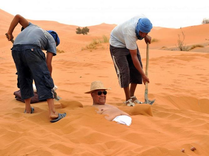 Bains de sable à Merzouga